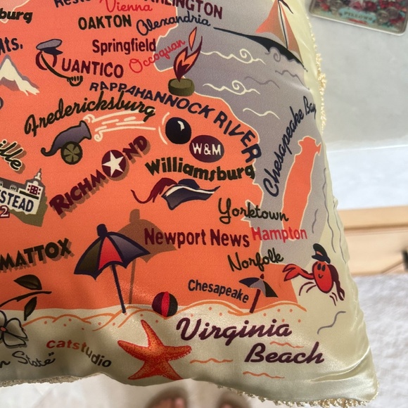 Catstudio silk pillow Virginia, rare, depicts the 1930’s, original design, nwt, - Picture 3 of 4